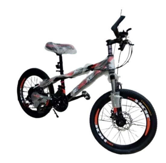 صورة دراجة رياضية سوداء بطبعة برتقالية مقاس 20